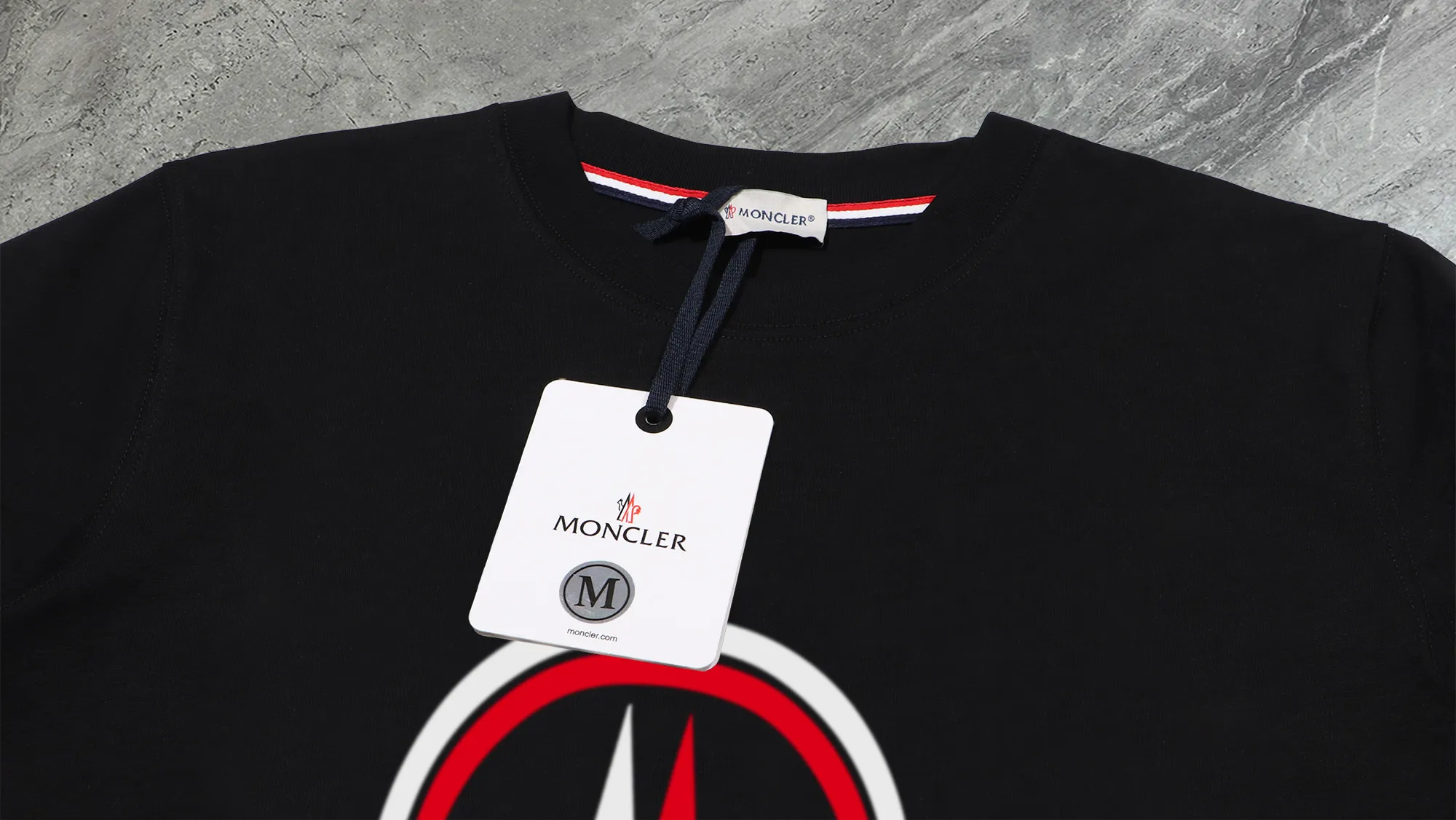 【 In Stock】 〖 𝐌𝐎𝐍𝐂𝐋𝐄𝐑~ 〗 440g ， 😎 ， ， Factory 2025 T ， ， Premium LOGO， Same Style ：Black White Size：S M L XL 2XL